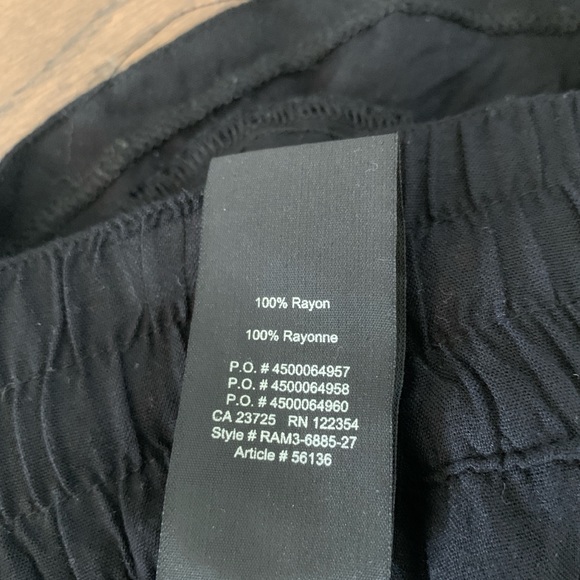 Aritzia TNA light weight draw waist shorts size S colour black - Picture 5 of 7